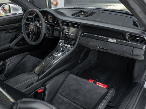 Used 2019 Porsche 911 GT2 RS RWD image 2