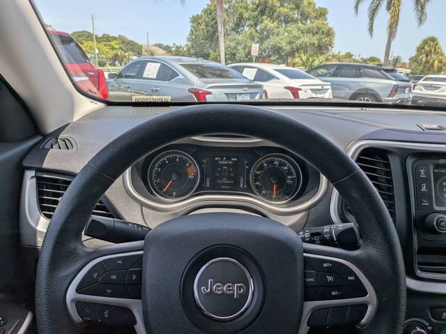 Used 2018 Jeep Cherokee Latitude FWD image 29
