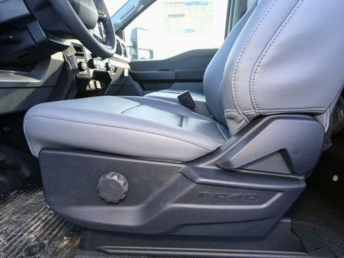New 2025 Ford F550 4x4 Regular Cab Super Duty image 32