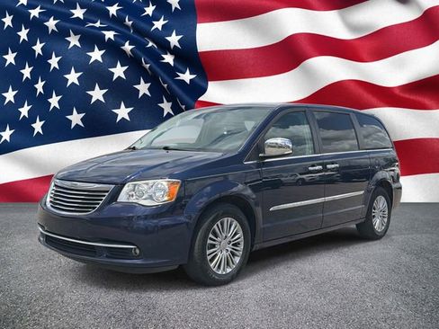 Used 2016 Chrysler Town & Country Touring-L w/ Driver Convenience Group FWD image 13