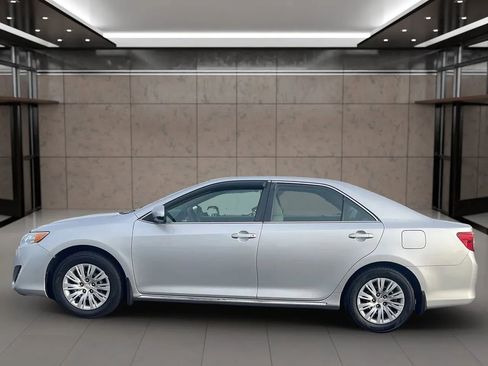 Used 2012 Toyota Camry LE image 2