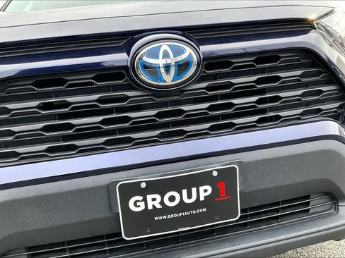 Used 2022 Toyota RAV4 XLE Premium image 30