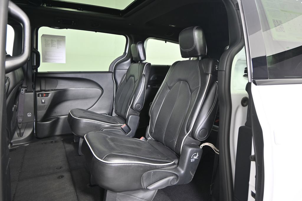 Used 2025 Chrysler Pacifica Limited FWD image 20