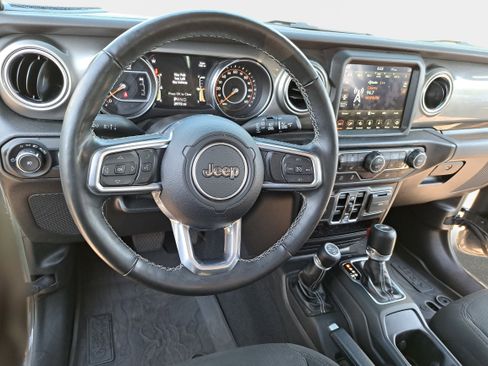 Used 2022 Jeep Wrangler Unlimited Sahara w/ Cold Weather Group AWD/4WD image 15