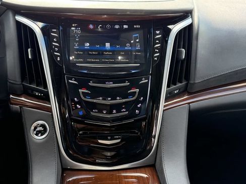 Certified 2019 Cadillac Escalade Luxury RWD image 16