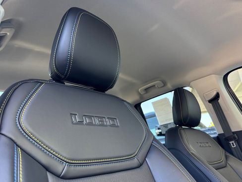 Used 2025 Ford Maverick Lobo image 14
