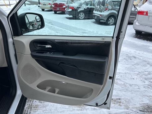 Used 2014 RAM C/V Tradesman image 11