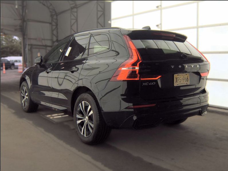 Used 2024 Volvo XC60 B5 Core AWD/4WD image 4