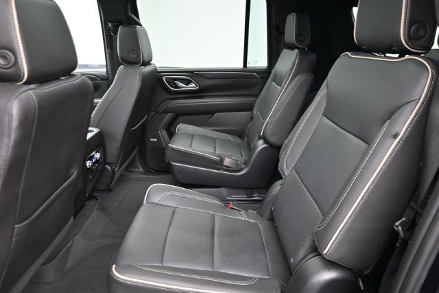 Used 2023 GMC Yukon XL SLT w/ SLT Premium Package AWD/4WD image 18
