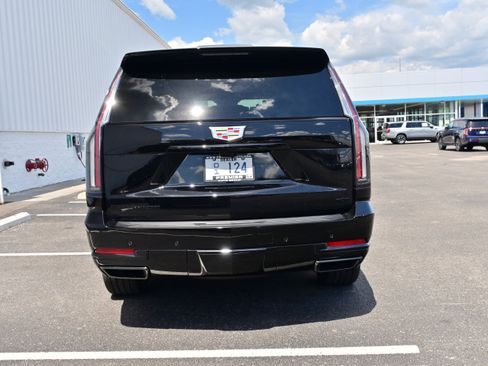 Used 2025 Cadillac Escalade Sport Platinum w/ LPO, ONYX Package image 7