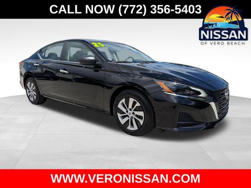 Used 2025 Nissan Altima 2.5 S FWD image 1