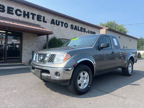 Used 2006 Nissan Frontier SE w/ (P01) Power Pkg AWD/4WD image 2