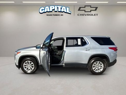 Used 2021 Chevrolet Traverse LS image 13
