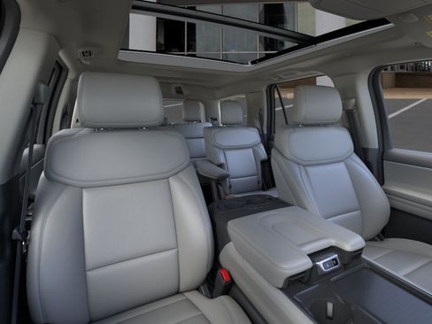 New 2026 Ford Expedition Active RWD image 10