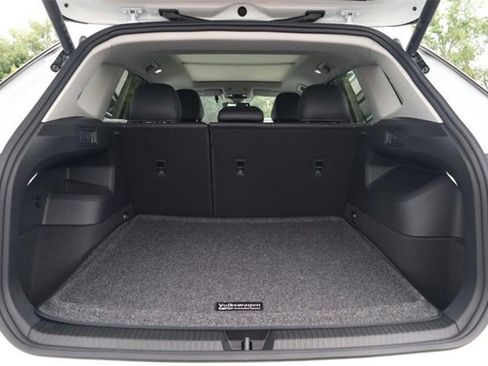 New 2025 Volkswagen Tiguan SE image 7