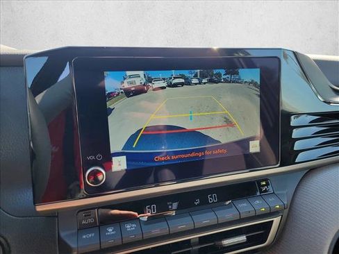 Used 2025 Toyota Camry SE w/ Convenience Package image 22