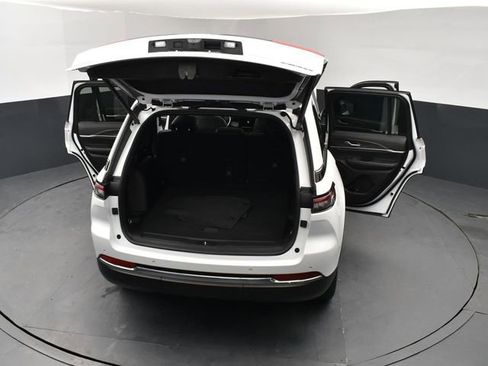 Used 2024 Jeep Grand Cherokee Limited image 29