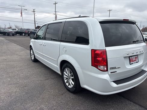 Used 2016 Dodge Grand Caravan SXT image 38