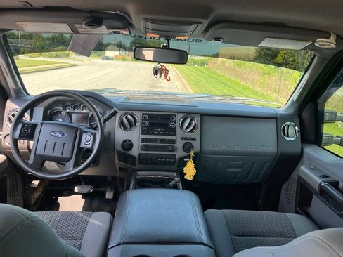 Used 2016 Ford F350 XLT w/ XLT Premium Package AWD/4WD image 5