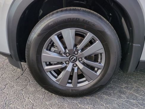 Used 2025 Nissan Pathfinder S image 10