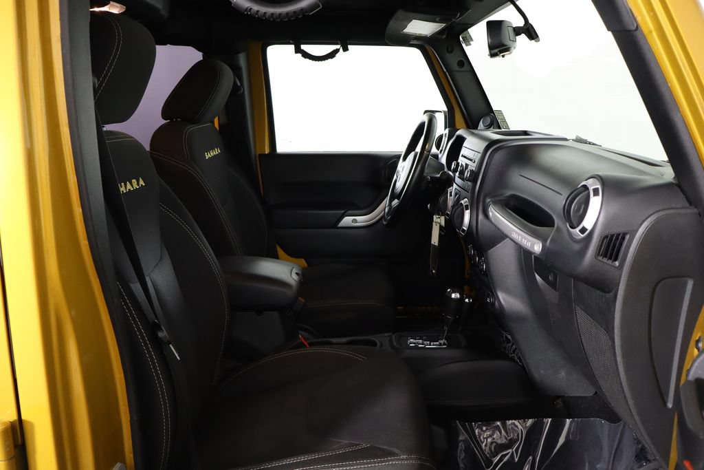Used 2014 Jeep Wrangler Unlimited Sahara w/ Max Tow Package AWD/4WD image 18