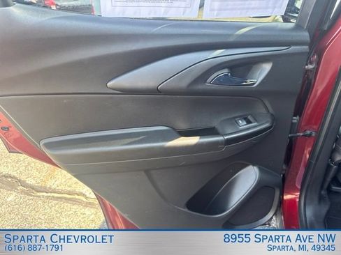 Used 2022 Chevrolet TrailBlazer RS w/ Sun and Liftgate Package AWD/4WD image 23