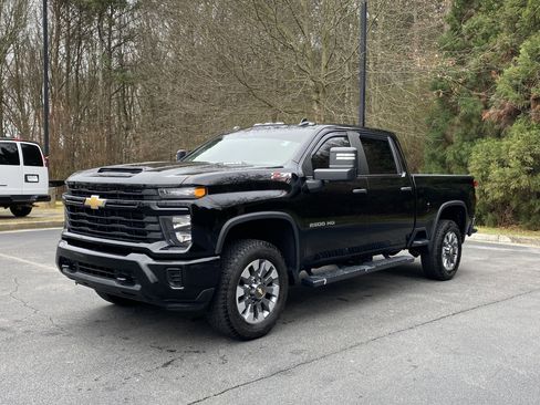 Used 2024 Chevrolet Silverado 2500 Custom w/ Custom Convenience Package image 5