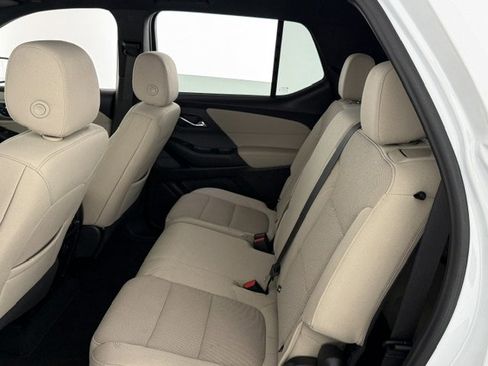 Used 2023 Chevrolet Traverse LS image 21