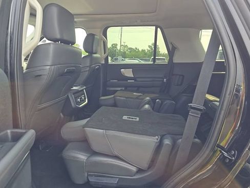 Used 2025 Ford Expedition Active AWD/4WD image 9