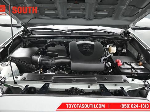 Used 2022 Toyota Tacoma TRD Sport w/ TRD Premium Sport Package AWD/4WD image 31