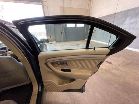 Used 2016 Ford Taurus SE image 26