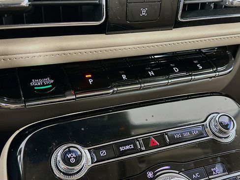 Used 2022 Lincoln Nautilus FWD w/ Premium Package image 25