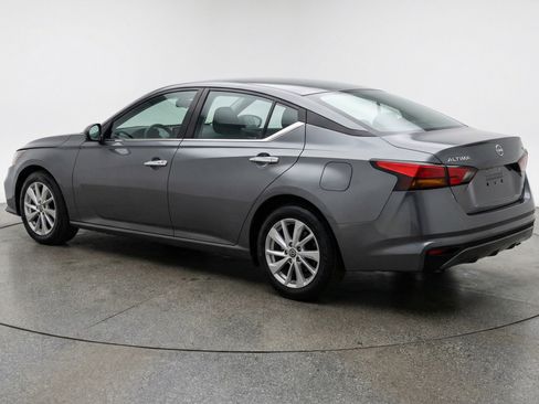 Used 2025 Nissan Altima 2.5 SV FWD image 6