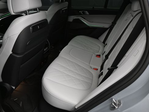 Used 2025 BMW X5 M60i image 6