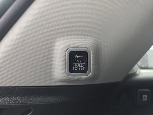Used 2023 Jeep Grand Cherokee Limited AWD/4WD image 42