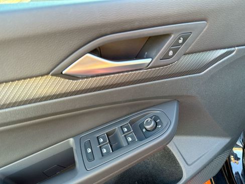 Used 2023 Volkswagen Golf R image 16