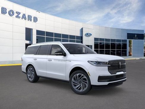New 2025 Lincoln Navigator Reserve image 7