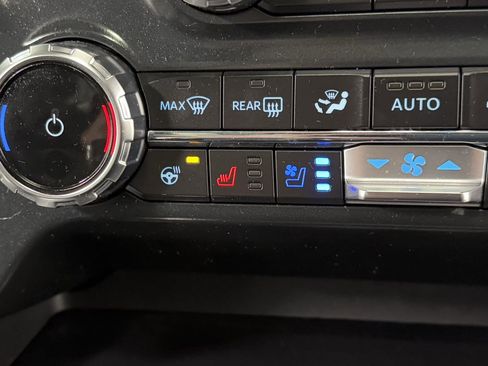 Used 2022 Ford F150 Lariat w/ Equipment Group 502A High image 28