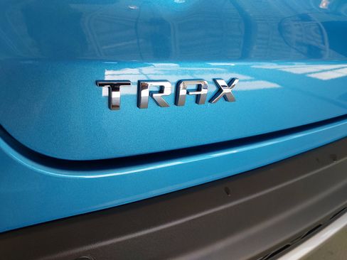 Used 2025 Chevrolet Trax LT w/ Driver Confidence Package FWD image 32