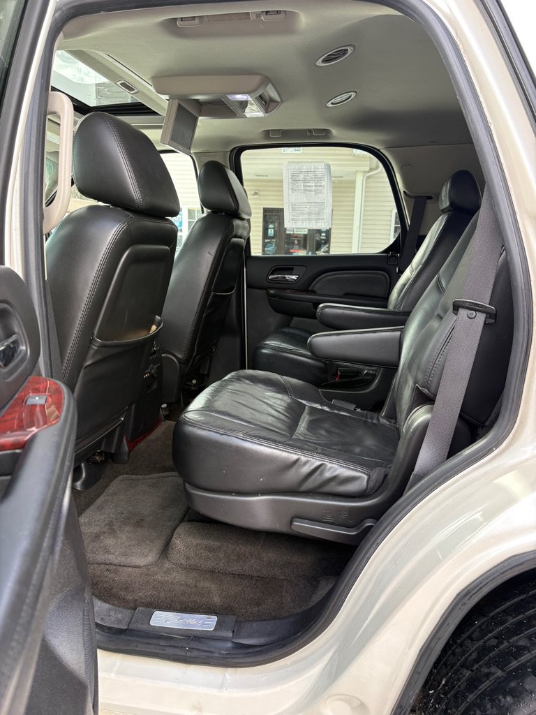 Used 2007 Cadillac Escalade AWD w/ Information Package image 10