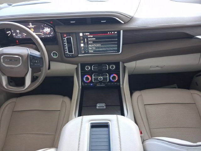 Used 2022 GMC Yukon XL Denali w/ Denali Ultimate Package AWD/4WD image 25