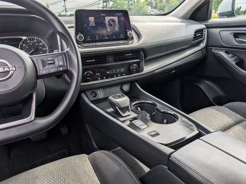 Used 2024 Nissan Rogue SV FWD image 24
