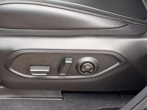 Used 2025 Jeep Grand Cherokee Limited image 4