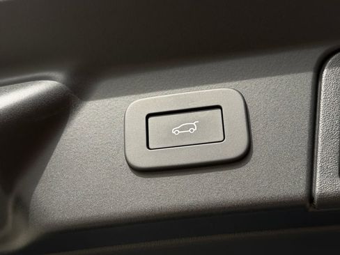 Used 2026 Land Rover Range Rover Velar Dynamic SE image 34