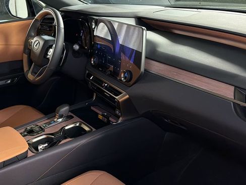 Used 2024 Lexus RX 350 Premium image 11