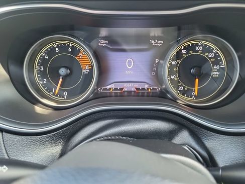 Used 2021 Jeep Cherokee Latitude Lux w/ Comfort/Convenience Group AWD/4WD image 19