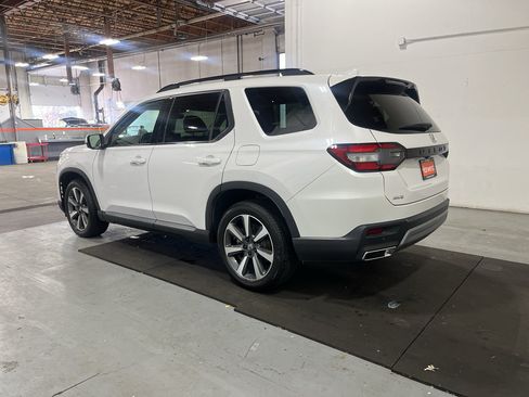 Certified 2025 Honda Pilot Elite image 6