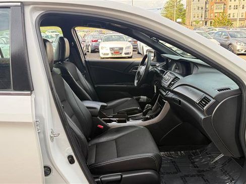 Used 2017 Honda Accord Sport image 14