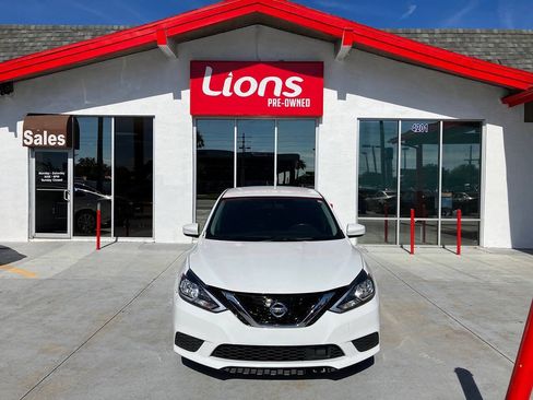 Used 2019 Nissan Sentra SV FWD image 1