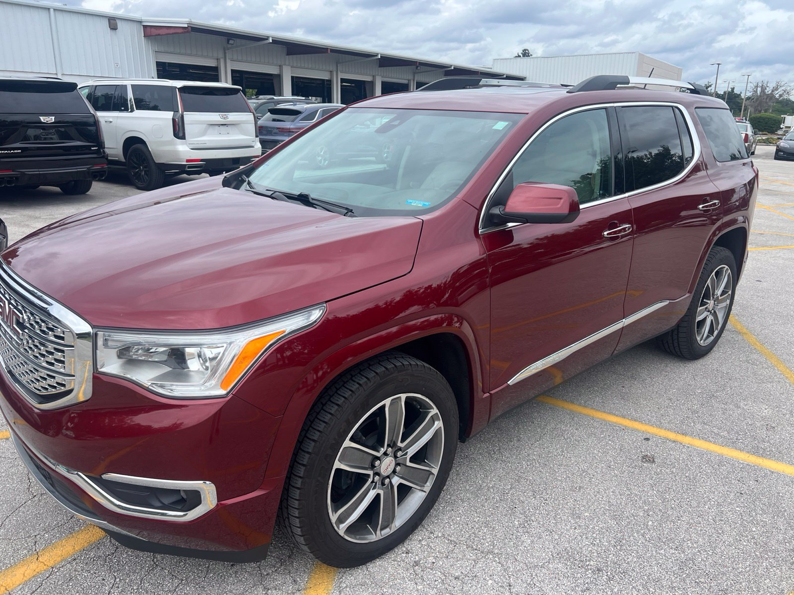 Used 2017 GMC Acadia Denali w/ Technology Package AWD/4WD image 1